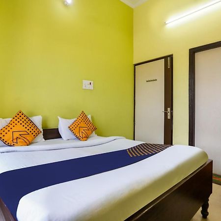 Spot On 72060 Hotel Kaushik Kakarmatha 外观 照片