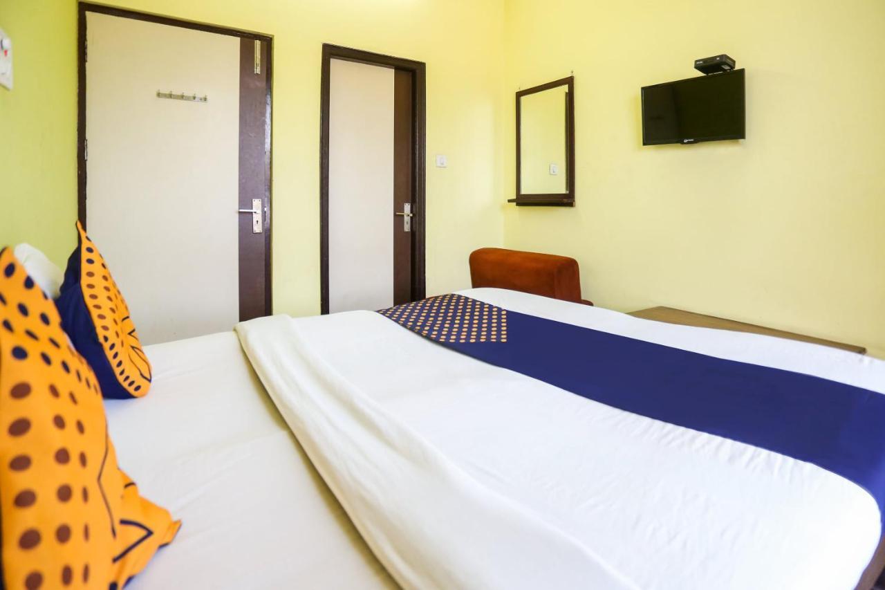Spot On 72060 Hotel Kaushik Kakarmatha 外观 照片