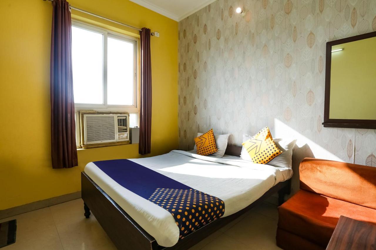 Spot On 72060 Hotel Kaushik Kakarmatha 外观 照片