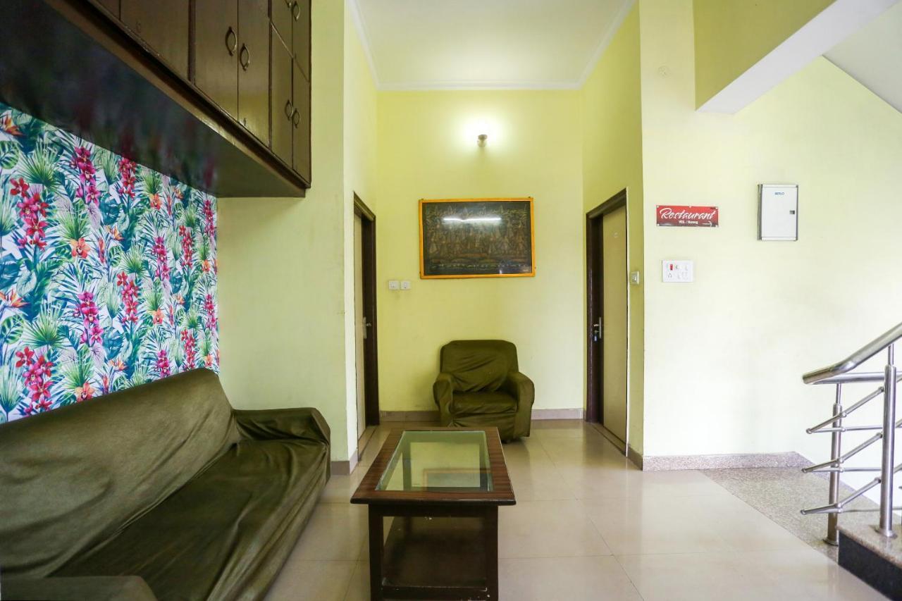 Spot On 72060 Hotel Kaushik Kakarmatha 外观 照片